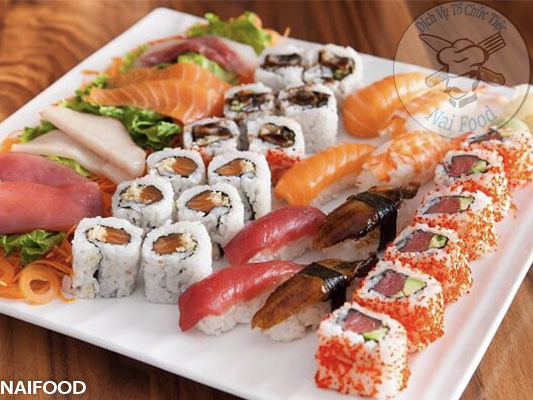 món ăn tiệc buffet sushi cá hồi