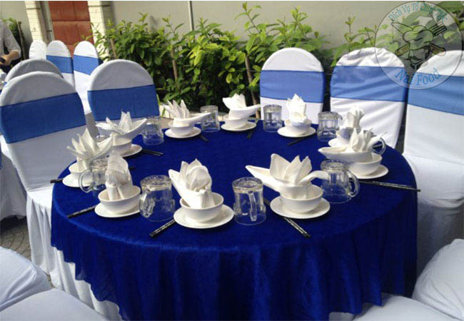 Setup bàn và ghế đám cưới