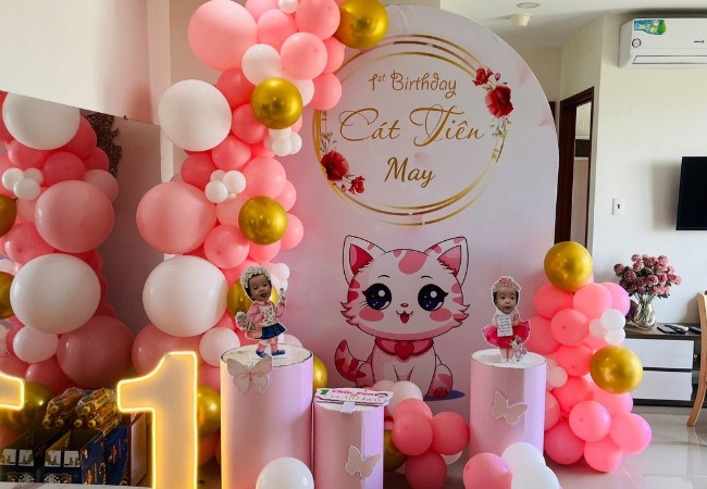 đặt tiệc thôi nôi tại nhà