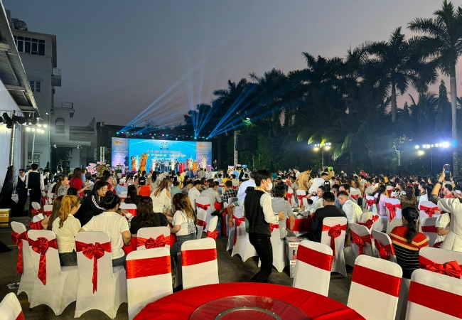 Tổ chức tiệc tất niên